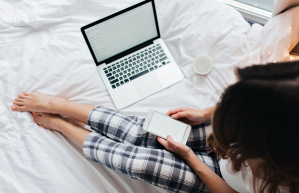 Concert Travel Checklist: Essential Tips for Attending Concerts Abroad 4 Booking accommodation online before travelling for a concert